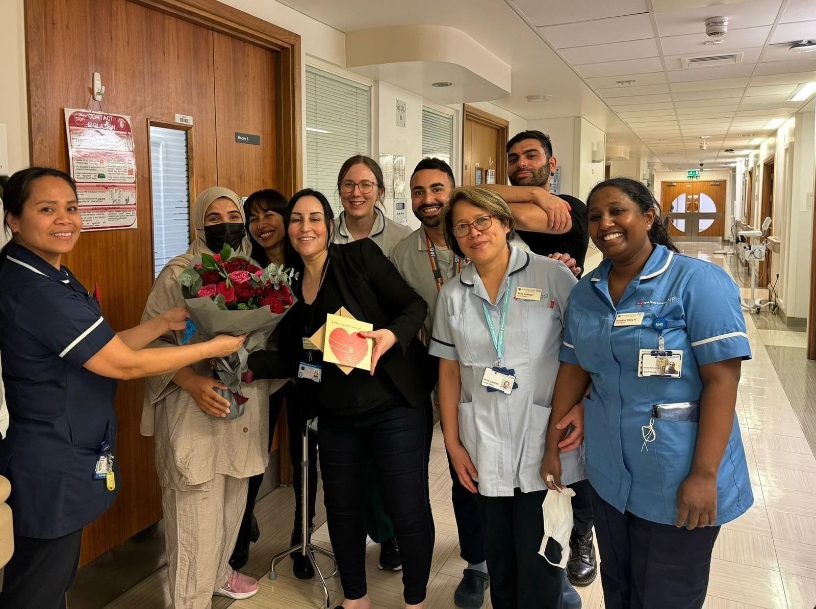 Our international & nursing team members bid
Mrs Al Thufairi farewell with a beautiful bouquet of
flowers and a card holding their sincere wishes of a
continued recovery.